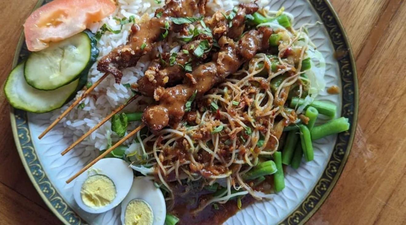 Gado Gado (white rice with vegetable, egg and chicken skewer)