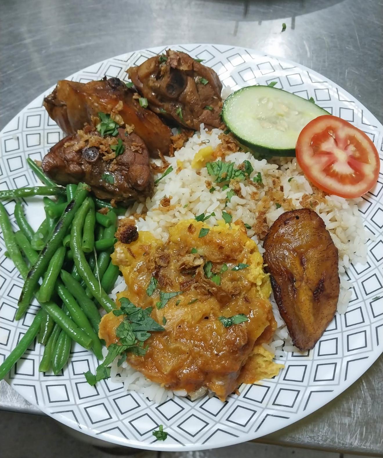 Pom (rice with vegetable, chicken)